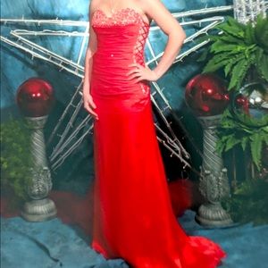 Strapless Red Prom Gown with Side Lace-Up and Beaded Bodice Y2K size 6